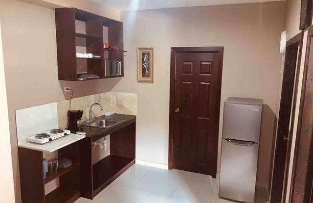 310- Apartamento 2 Habitaciones, 2 Camas, 1 Baño, Cocineta y Parqueo