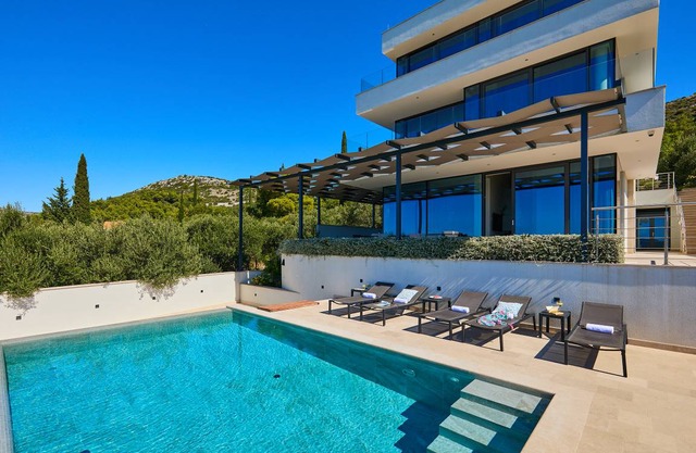 Hedera Estate Villa 