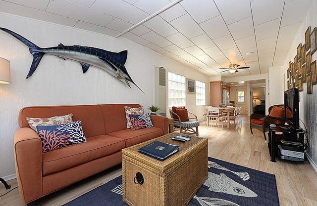 319CA: Delightful Cottage, Newly Remodeled, 2.5 Blocks from Beach, WIFI, BBQ - 3