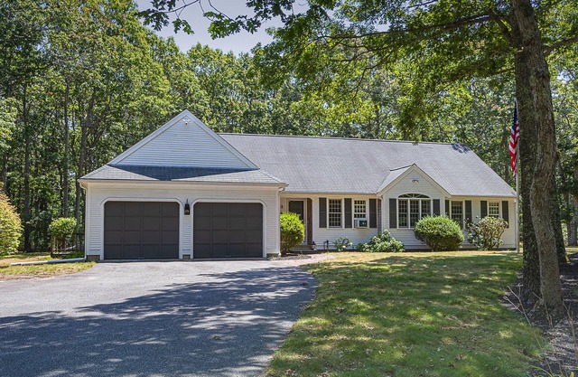 32 Madison -Charming 2BR/2BA Cape Getaway w/Deck, Fire Pit & Great Location