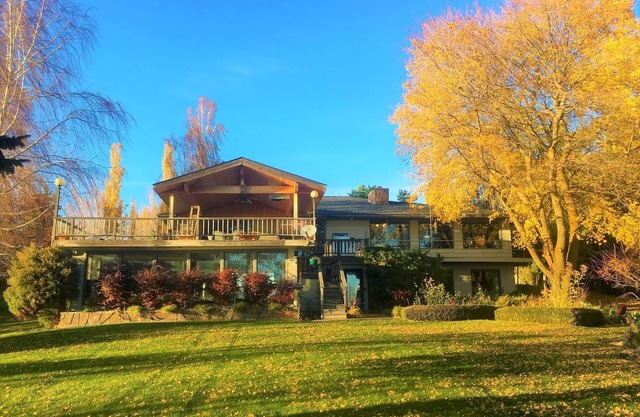 33% OFF - FLATHEAD LAKE RETREAT in Montana: 7 Bedroom, Private Beach, Dock-Book!