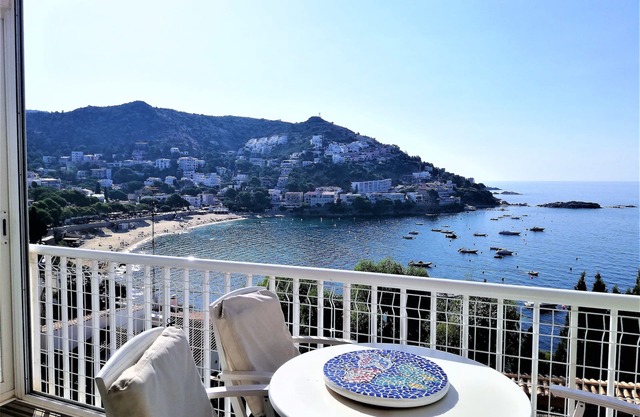 3358 MONTEMAR, 20, WONDERFUL SEA VIEW, IDEAL SITUATION FOR HIKING, 150m. FROM THE BEACH OR FROM THE ROCKS.