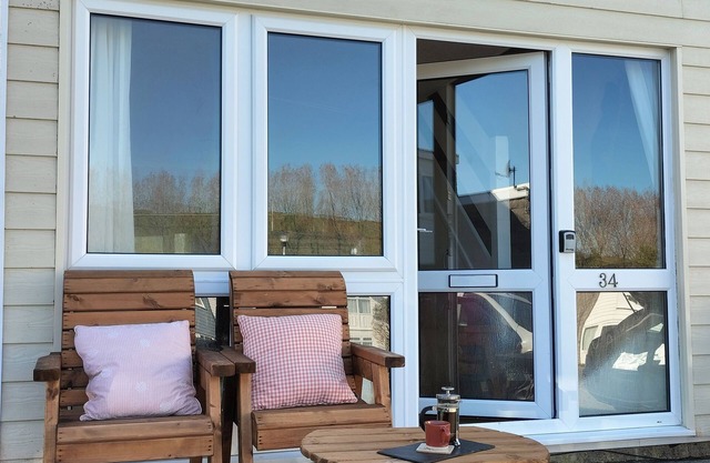 34 FRESHWATER BAY, family friendly, with a garden in Freshwater East