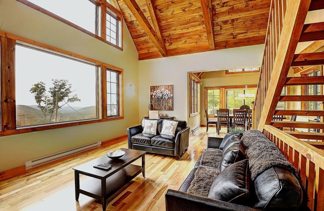 36- Chalet to rent at Stoneham (CITQ: 280825)