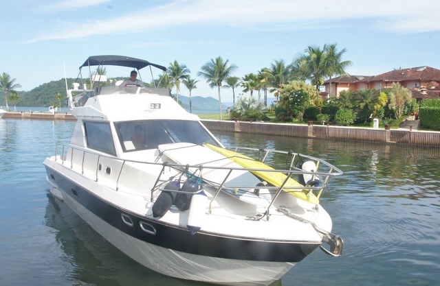 36-foot private tour boat for up to 12 passengers