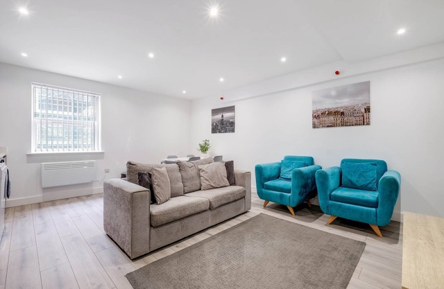 360 GU15 Aspen Court 04 - Modern 2 Bedrooms Apartment 04 Town Centre Camberley