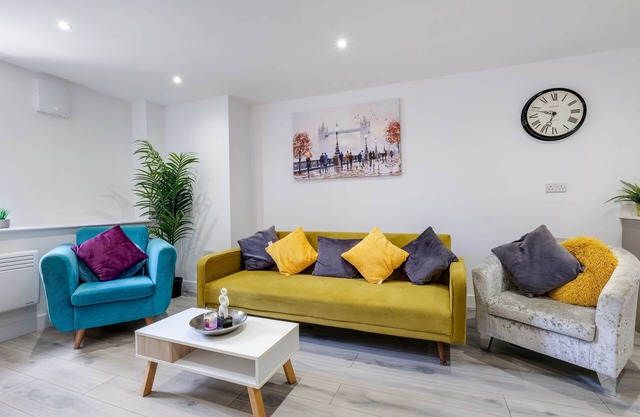 360 GU15 Aspen Court 05 - Modern 2 Bedrooms Apartment 05 Town Centre Camberley