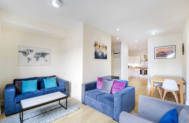 360 MH Victoria Hse 05 - Luxury 2 Bedroom Apt. 05 with Parking