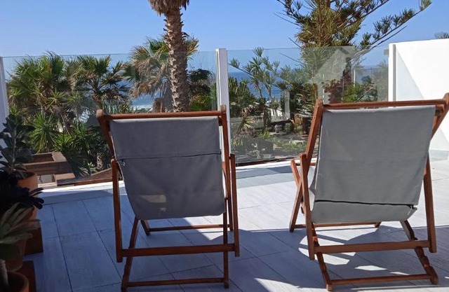 360 view to ocean and cliffs