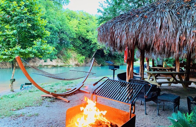 #38 Son's River Ranch - Glamping Cabin w/2 Queen Beds