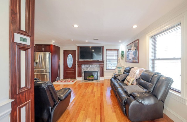 383 - 3BR - Quincy Chic House near Adams Park