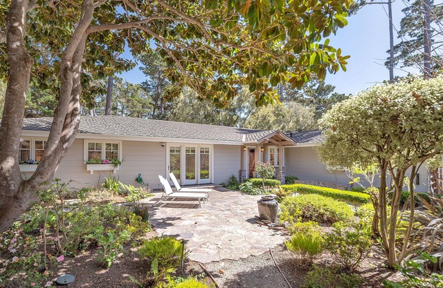 3835 Molly’s Cove ~ Sunny Home Near Pebble® Golf