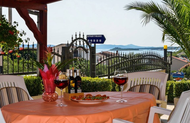 Ferienwohnungen Josip Sea Riviera Biograd 