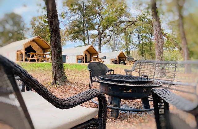 #39 Son's River Ranch - Glamping Cabin w/2 Queen Beds