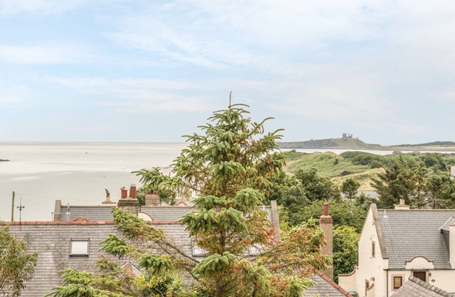 3B COASTGUARD COTTAGES, family friendly in Low Newton-By-The-Sea