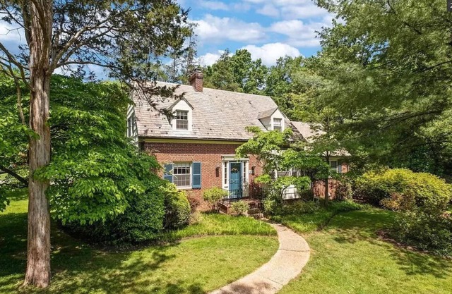 3Bd/2.5ba Townhome in Bethesda nr NIH and Metro