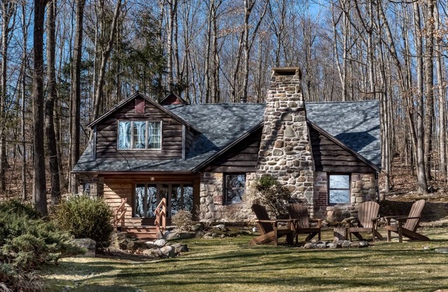 3bd 2ba Penn Lake Cabin with Lakeview (Newly renovated) in the Pocono Mountains!