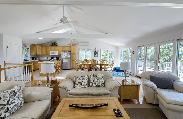 3BD Truro Hills Contemporary-A/C, Large Deck, Gorgeous Wooded Views, Ovesized Outdoor Shower