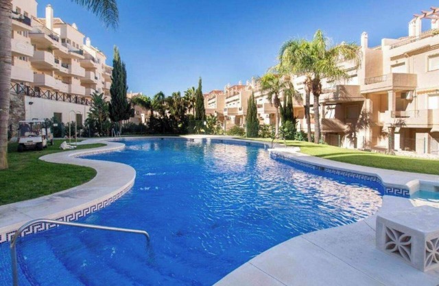 3Bed-6Guests-Parking-Golf-Pools-Seaview