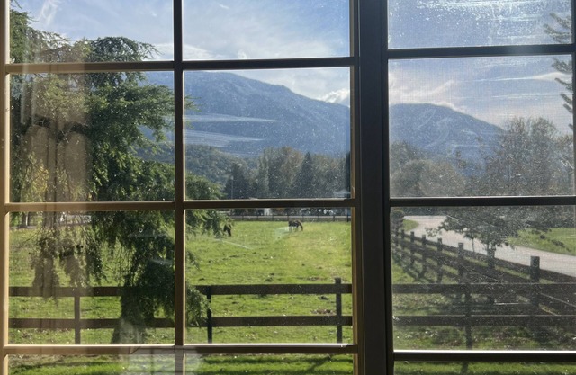 3bed, Chilliwack Farm house with stunning mountain views