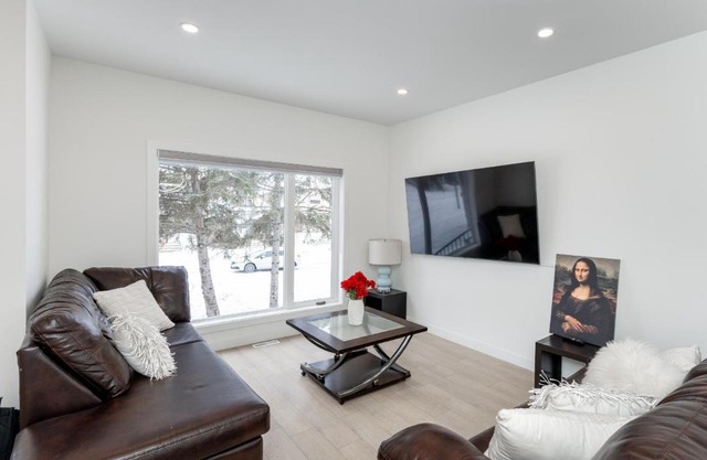 3Bedrooms Apartment Near YWG Airport