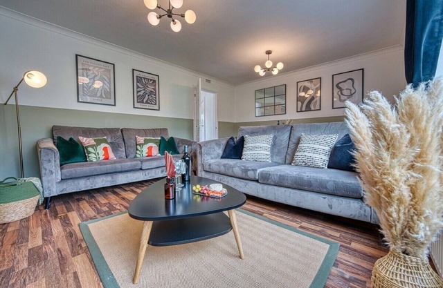 3bedrooms | Free Parking | Pet Friendly | Garden