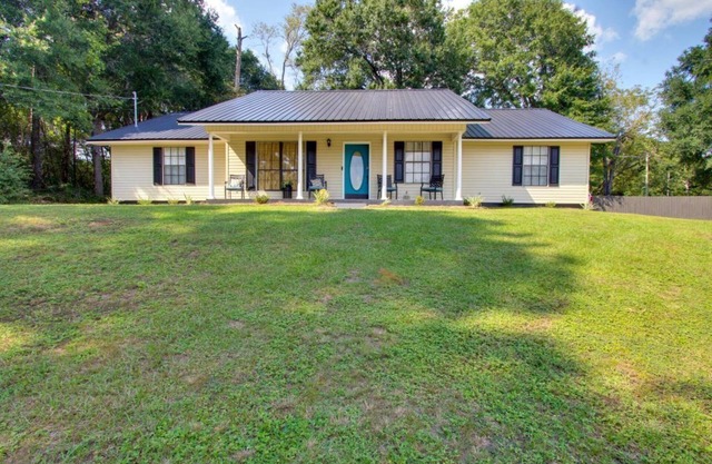 3Br, 2Ba, 6 beds, 5 min from Fort Novosel