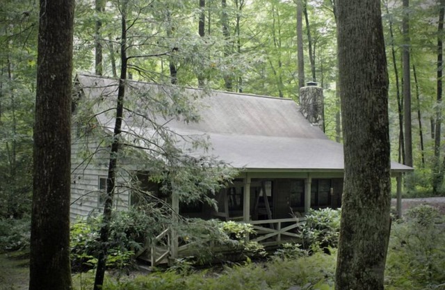 3BR/2BA. Mtn Cabin- Cool, Rocky Mtn. Stream. Prime Fall weeks available