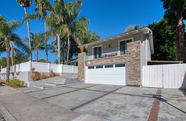 3BR 2BA Orange County Gem with Lake and Pool Access