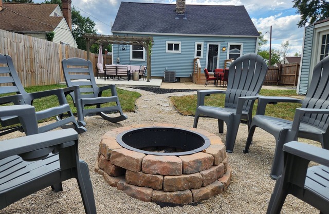 3BR/2BA w/Fire Pit, Centrally Located