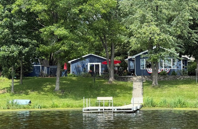 3BR, 2Bath, fire pit and bar on full Rec 5 Lake chain- pontoon