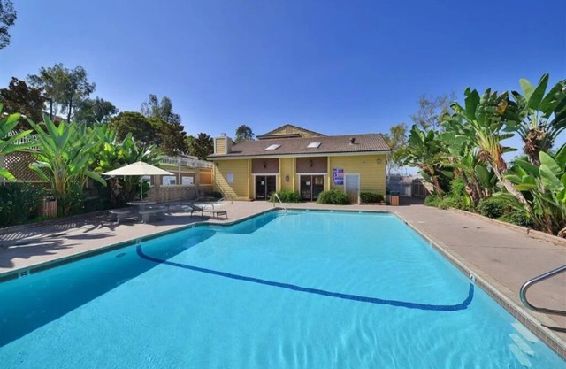 3BR/2BTH Garage, King, Crib, Pool & Hot Tub
