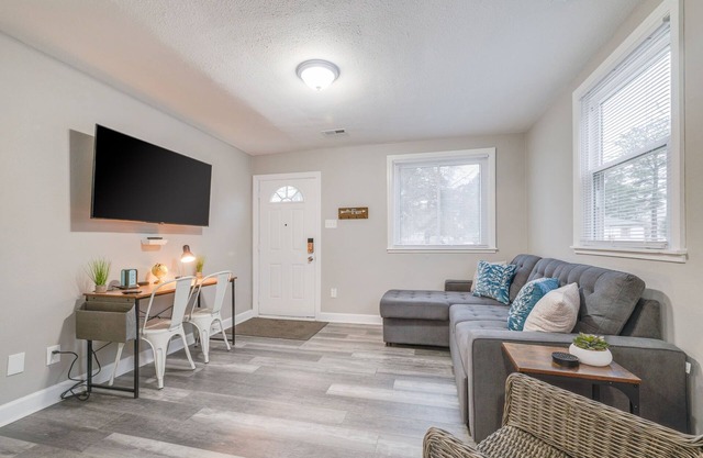 3BR, 6 Beds – Prime Stay Near Rivers Casino!