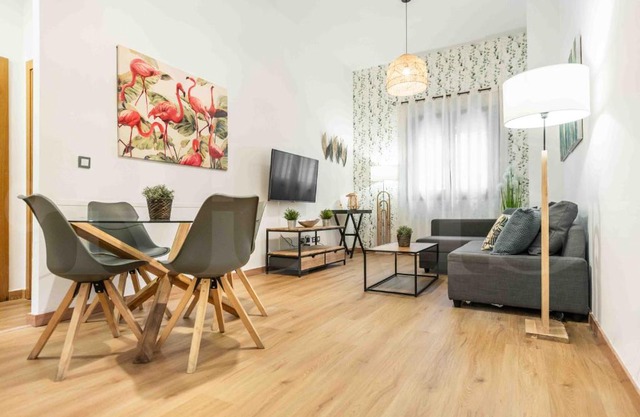 3BR apartment with parking and patio in the center by REMS