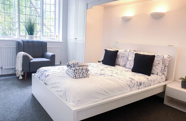 3BR Apt Near Hampstead Heath With Free Parking & Private Gardensn