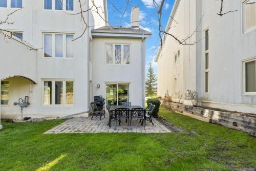 3BR Bright Mountain View Condo at Blue on Monterra