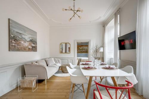 3BR Central- Royal Castle & Old Town at Your Door!