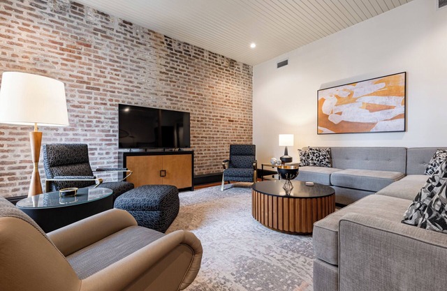 3BR Charming Stay Walk to French Quarter | The Mayfair