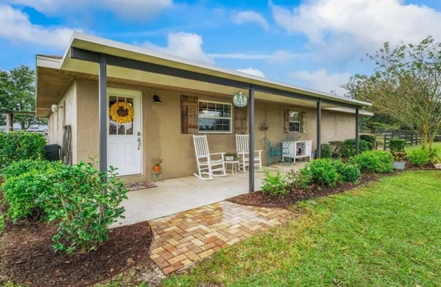 3BR Farmhouse Near The Villages, Fenced for Dogs, Perfect for Exploring/Relaxing