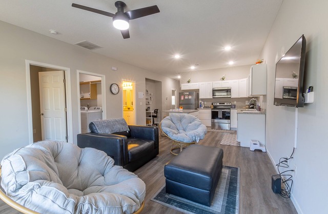 3BR Furnished Near McConnell AFB & Spirit Fast Wi‑Fi & Parking
