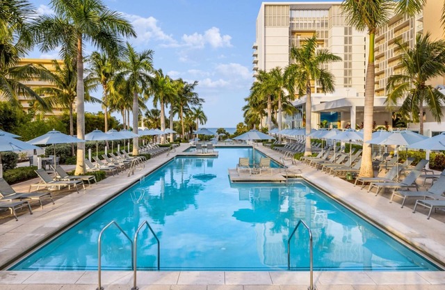 3BR Gulf Front! Marriott Crystal Shores Resort - Luxurious Condo - Beachfront Resort