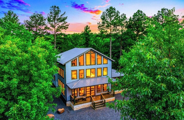 3BR Hideaway! Playset, Pool Table | Sleeps 14