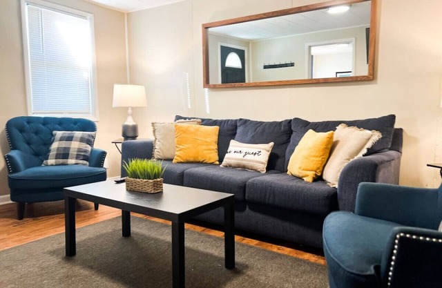 3BR Home: 6 Beds, 4 TVs, Large Parking Area