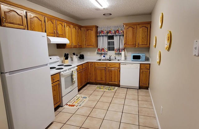 3BR Home - Calm Neighborhood & 3 Miles to Hospital