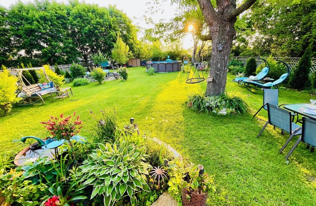 3BR House w/Paradise Garden Oasis and private pool in the heart of Schaumburg