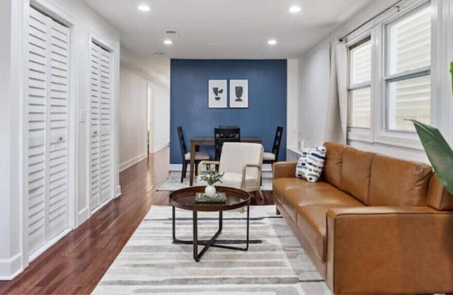 3BR Irving Park Gem near Expressway - Great for extended stays & FREE parking