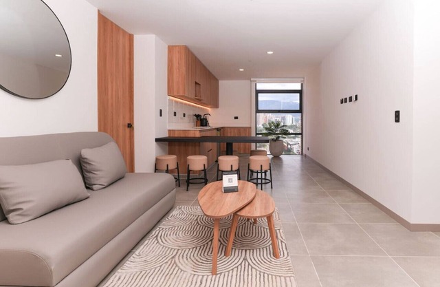 3BR Luxury Design Apt-El Poblado w/Jacuzzi &Office