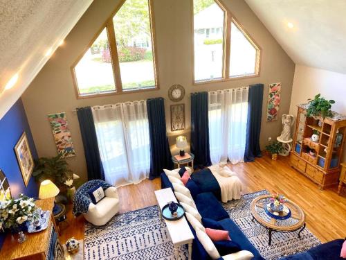 3BR Master Loft Master Suite 3 bath hot tub pets enclosed yard