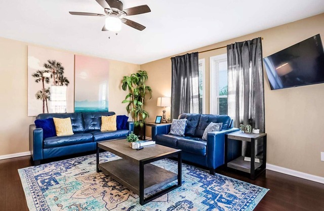 3BR|PrimeLocation|Near KUMED+Plaza|Sleeps 9