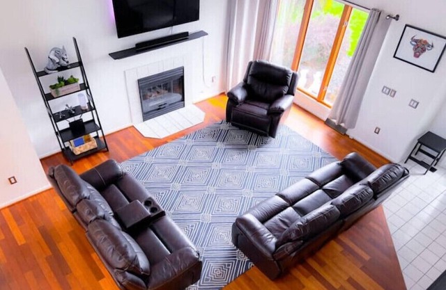 3BR, Sleeps 6, Onsite Parking & Gym Accessn